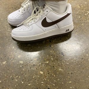 LIKE NEW chocolate brown Nike Air Force 1s - 9.5